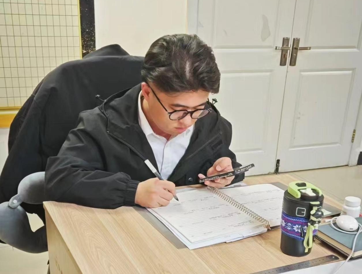 步步成长 份份收获 —— 艺术系优秀毕业生武梦波 步步成长 份份收获 —— 艺术系优秀毕业生武梦波